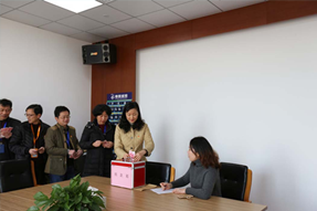 病魔無(wú)情人有情，愛(ài)心援助傳真情